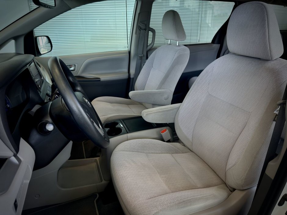 2020 Toyota Sienna LE Traction Avant-17