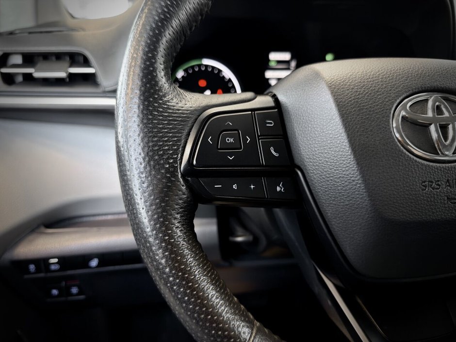 2022 Toyota Sienna LE Hybrid AWD  8 places-23