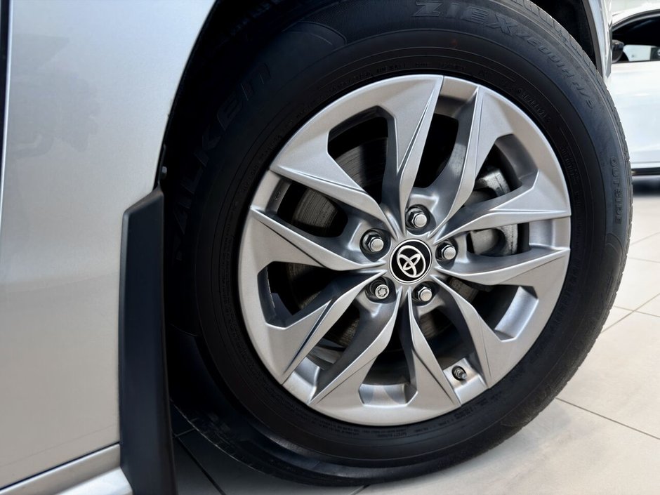 2022 Toyota Sienna LE Hybrid AWD  8 places-13