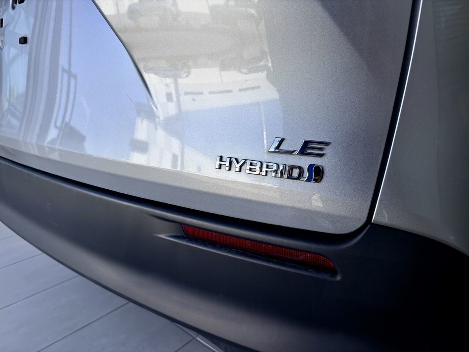 2022 Toyota Sienna LE Hybrid AWD  8 places-10