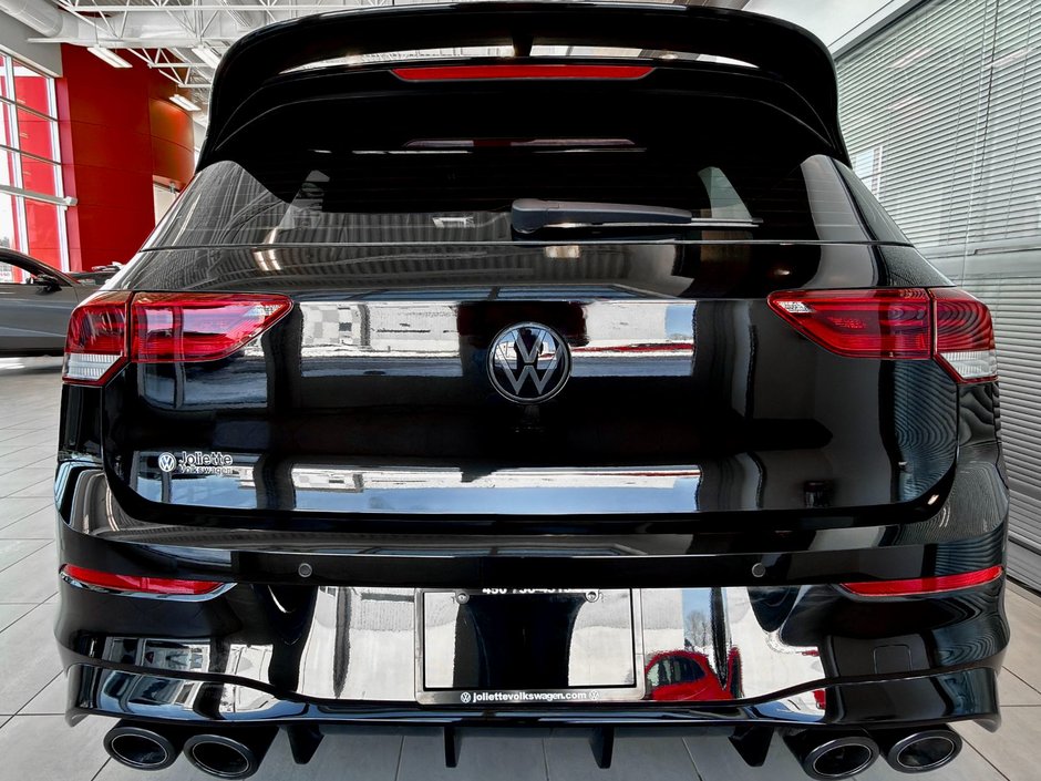 Volkswagen Golf R Black Edition 2025-10