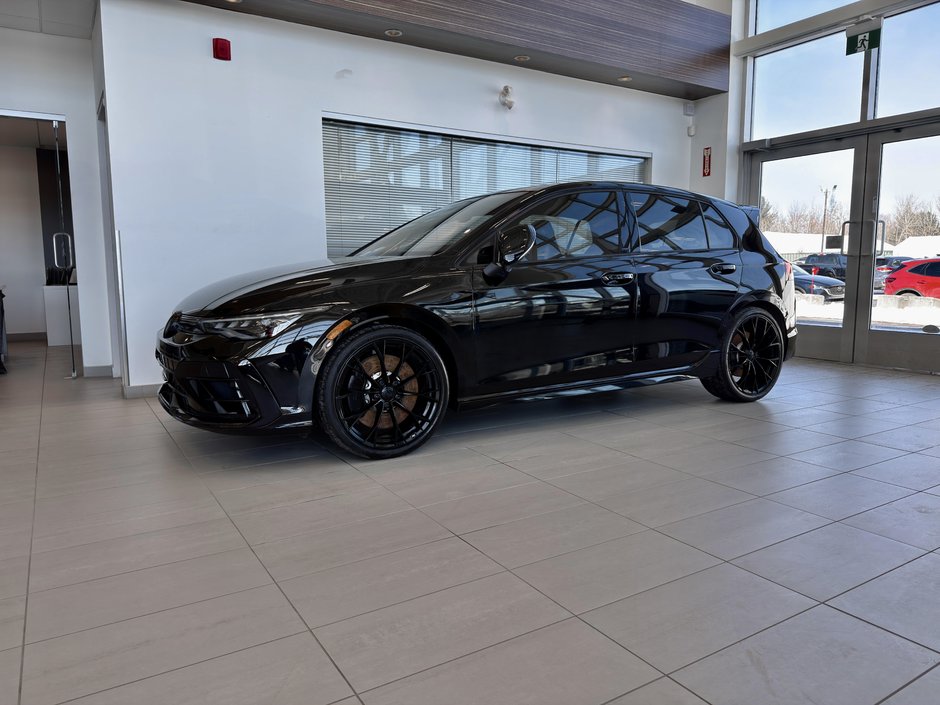 Volkswagen Golf R Black Edition 2025-35