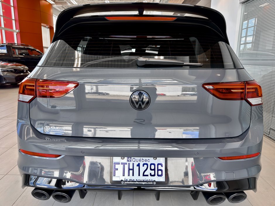 2026 Volkswagen Golf R Black Edition-8
