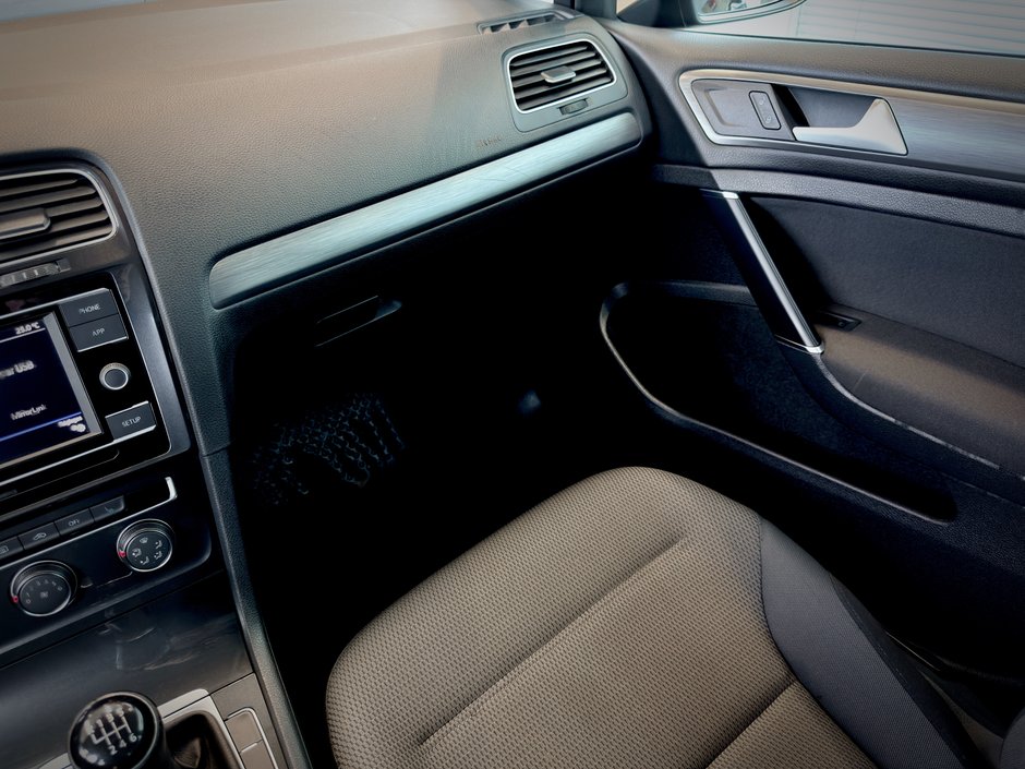 Volkswagen Golf Comfortline 2019-14