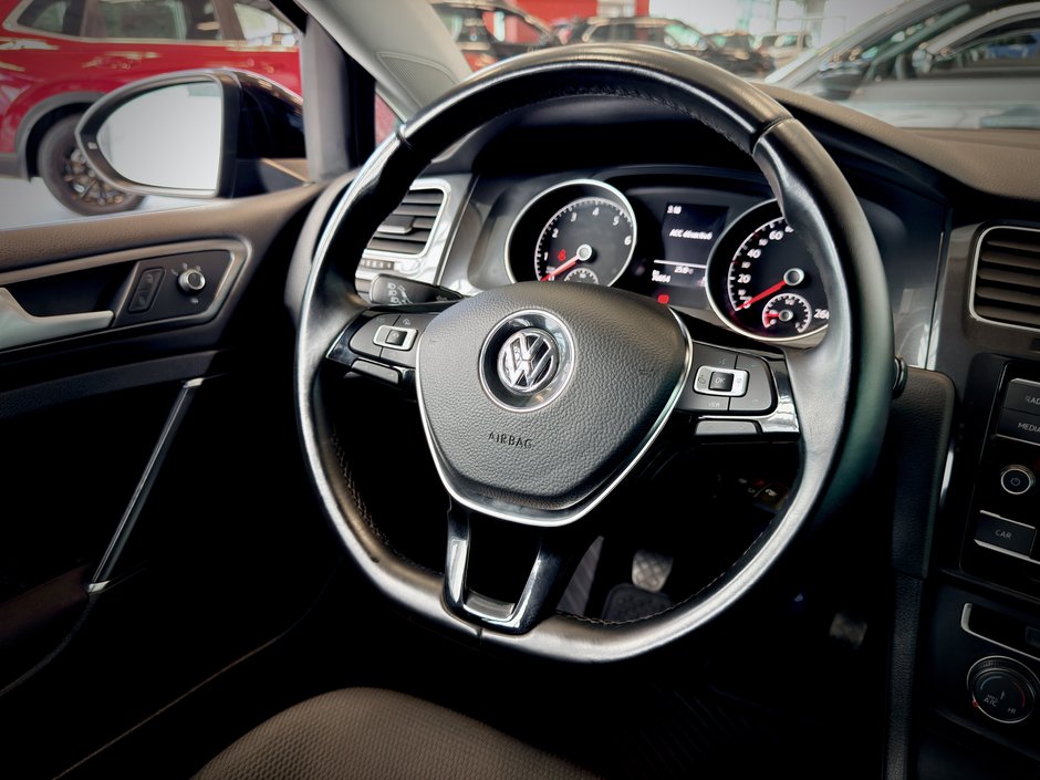 Volkswagen Golf Comfortline 2019-15