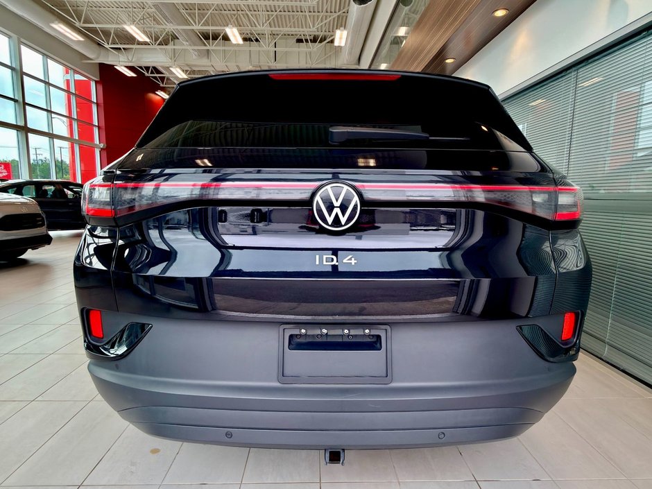 2025 Volkswagen ID.4 Pro-11