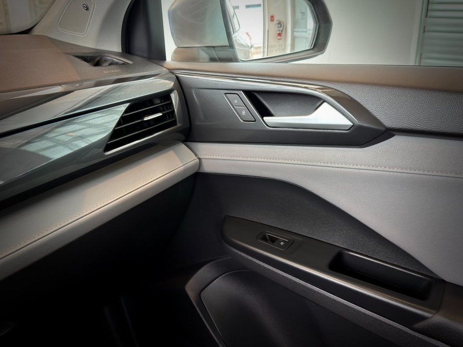 2023 Volkswagen Taos Highline-31