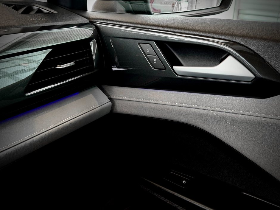 2024 Volkswagen Taos Highline-33