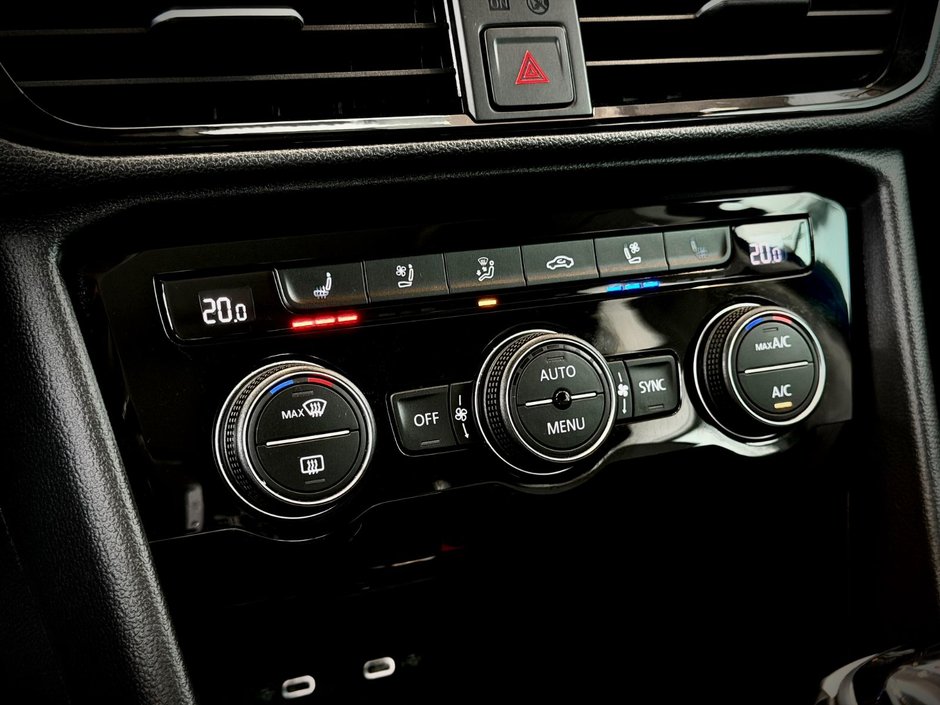 2024 Volkswagen Taos Highline-30