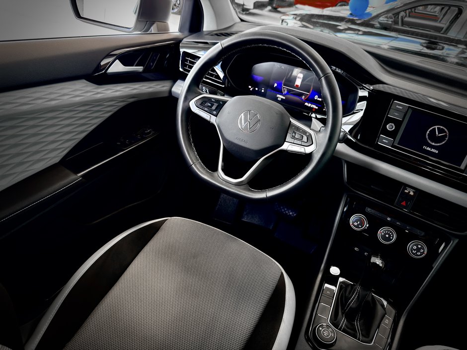 Volkswagen Taos Trendline 2024-19