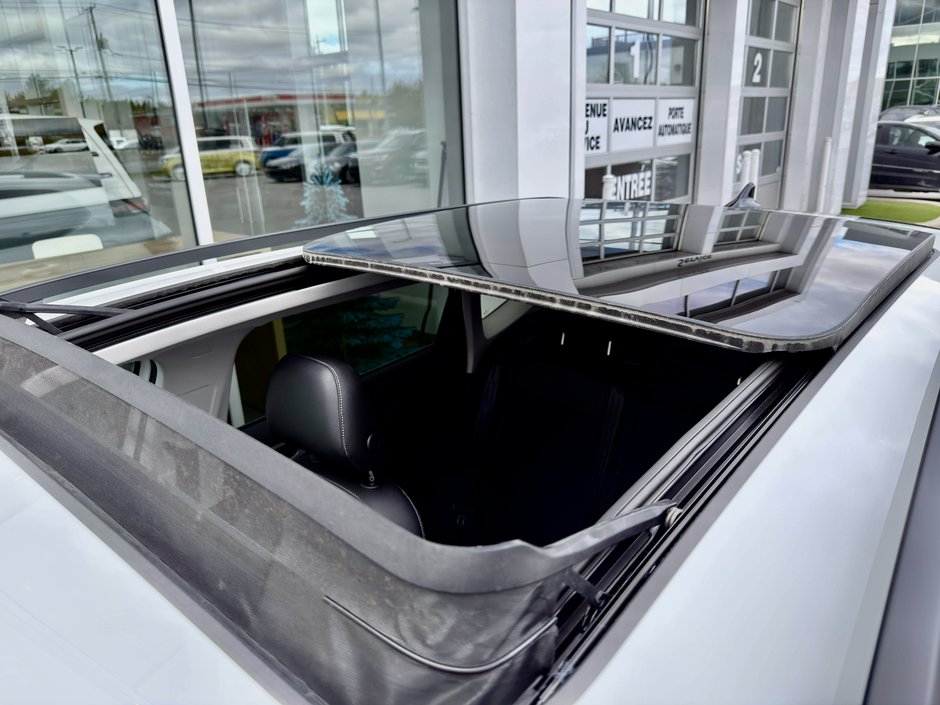 2025 Volkswagen Taos Comfortline Black Edition-12