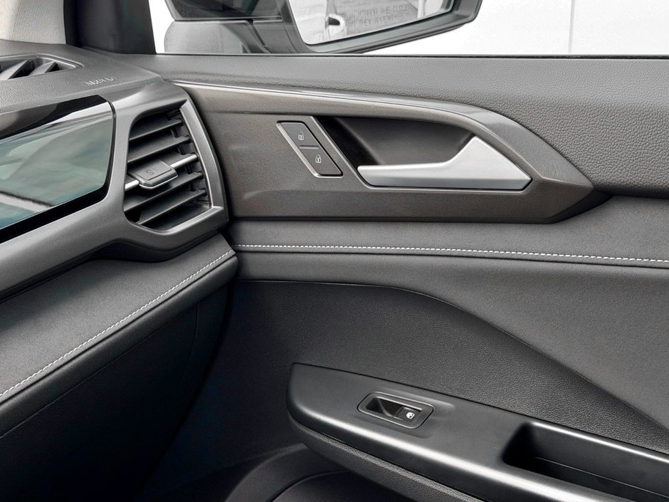 2025 Volkswagen Taos Comfortline Black Edition-32