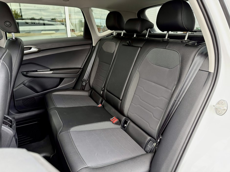 2025 Volkswagen Taos Comfortline Black Edition-16