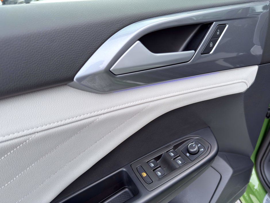 Volkswagen Taos Highline 2025-29
