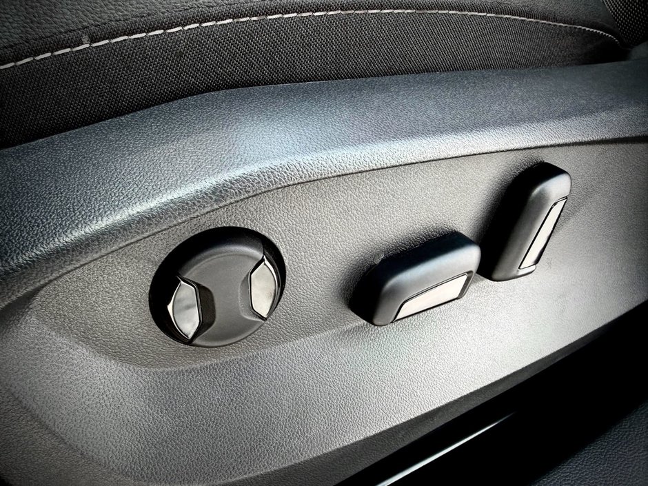 2025 Volkswagen Taos Comfortline Black Edition-27