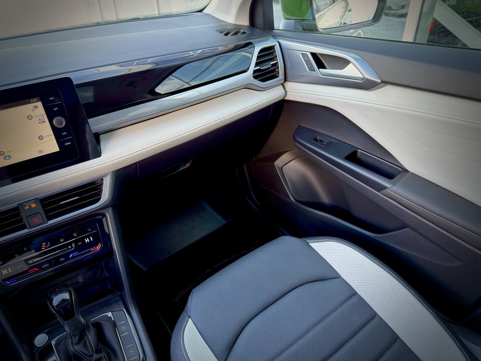 2025 Volkswagen Taos Highline-17
