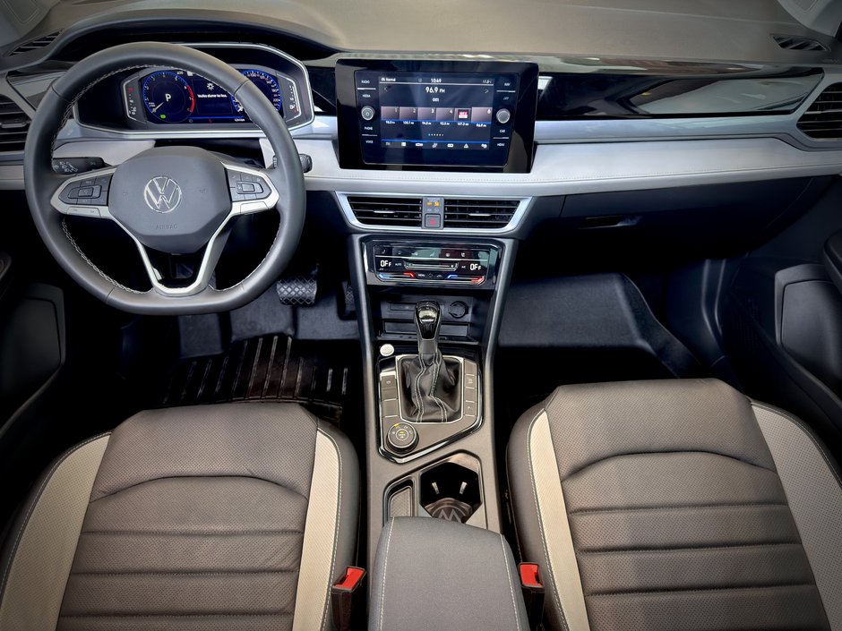 2025 Volkswagen Taos Highline-19
