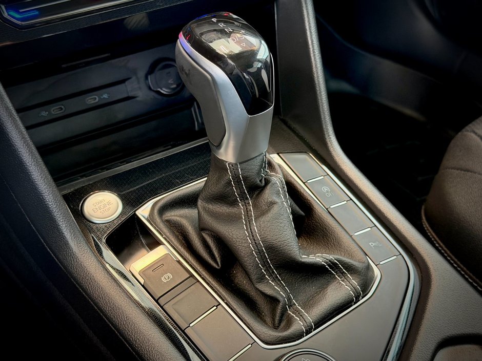 2025 Volkswagen Taos Highline-29