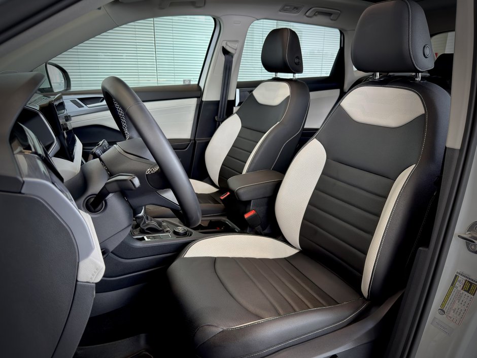 2025 Volkswagen Taos Highline-15