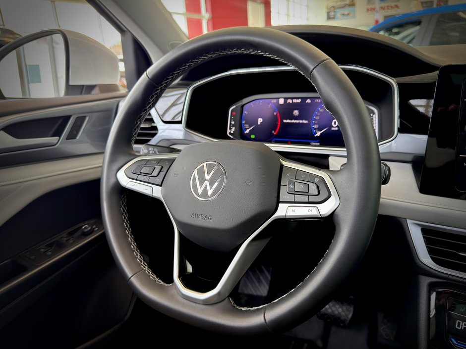 2025 Volkswagen Taos Highline-21
