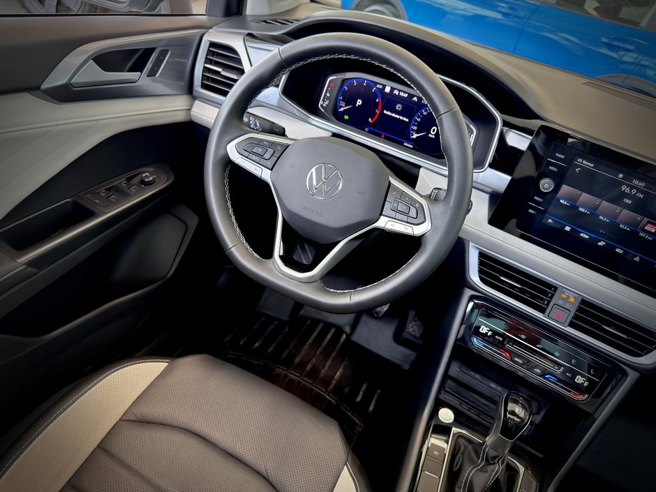 2025 Volkswagen Taos Highline-18