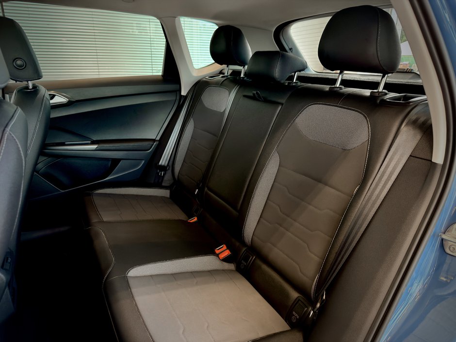 Volkswagen Taos Comfortline Black Edition 2026-23