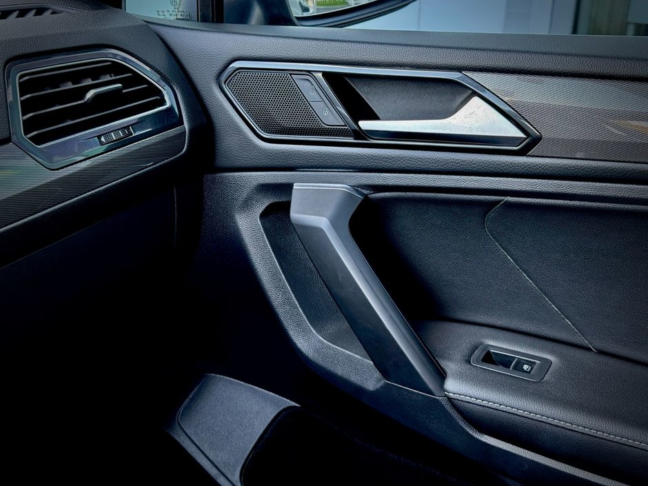 Volkswagen Tiguan Comfortline 7 PASSAGERS 2023-26