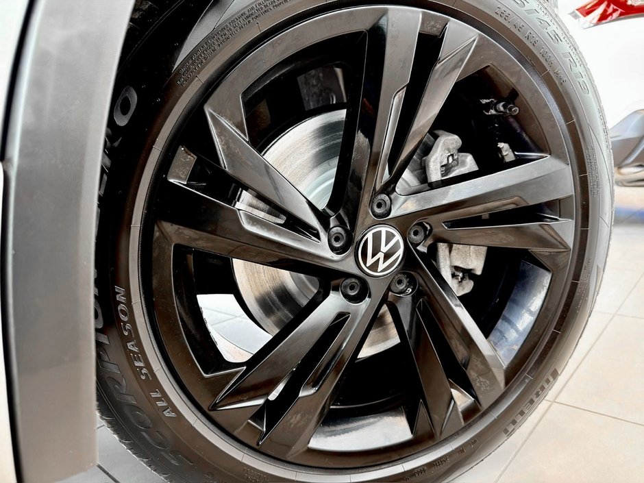 Volkswagen Tiguan Comfortline R-Line Black Edition 2024-13
