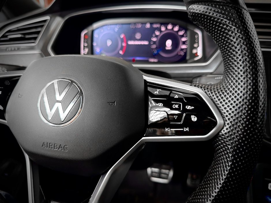 Volkswagen Tiguan Comfortline R-Line Black Edition 2024-23