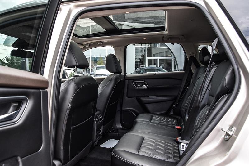 2022 Nissan Rogue Platinum CVT (2)