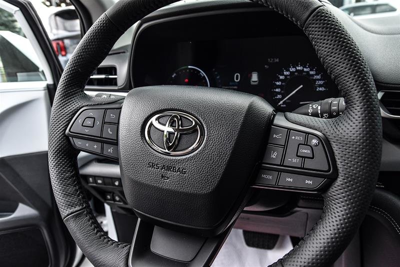 2025 Toyota Sienna Hybrid Sienna LE AWD 8-Pass Sienna LE AWD 8-Pass-Camera|brk assist| htd seats