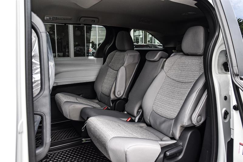 2025 Toyota Sienna Hybrid Sienna LE AWD 8-Pass Sienna LE AWD 8-Pass-Camera|brk assist| htd seats