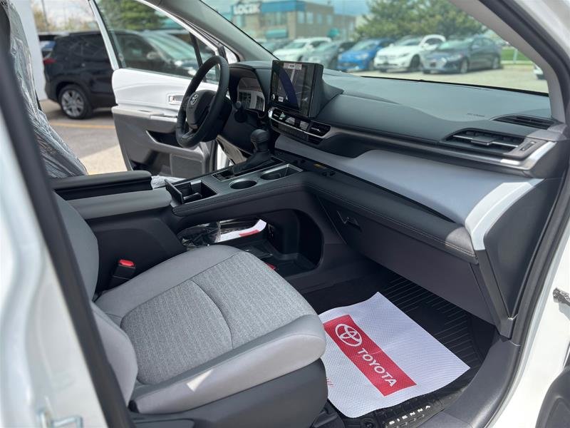 2025 Toyota Sienna Hybrid Sienna LE AWD 8-Pass