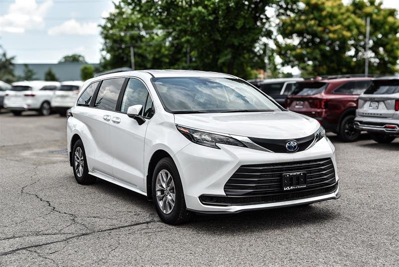 2025 Toyota Sienna Hybrid Sienna LE AWD 8-Pass Sienna LE AWD 8-Pass-Camera|brk assist| htd seats