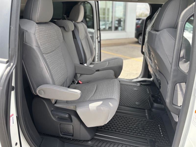 2025 Toyota Sienna Hybrid Sienna LE AWD 8-Pass