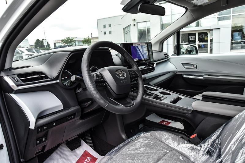 2025 Toyota Sienna Hybrid Sienna LE AWD 8-Pass Sienna LE AWD 8-Pass-Camera|brk assist| htd seats