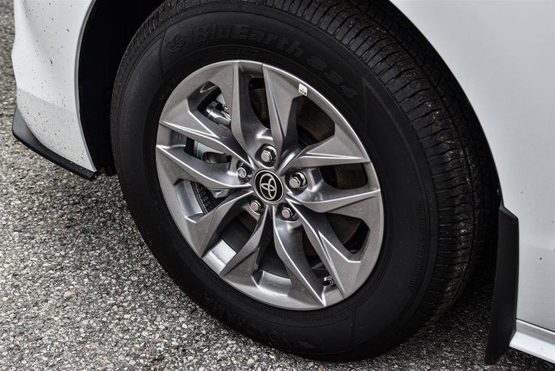 2025 Toyota Sienna Hybrid Sienna LE AWD 8-Pass Sienna LE AWD 8-Pass-Camera|brk assist| htd seats