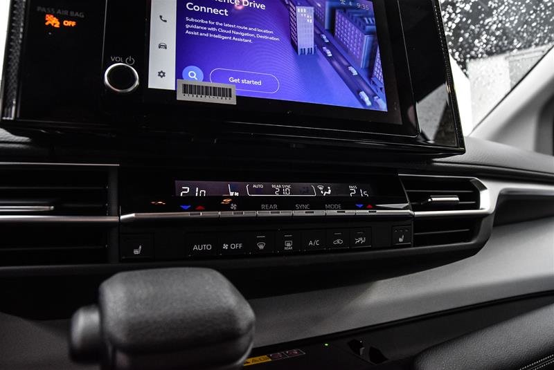 2025 Toyota Sienna Hybrid Sienna LE 8-Pass