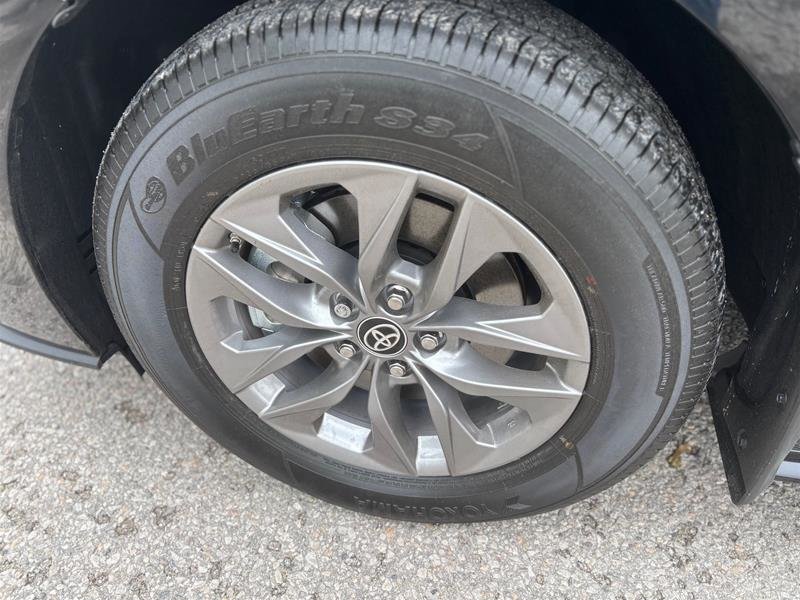 2025 Toyota Sienna Hybrid Sienna LE AWD 8-Pass