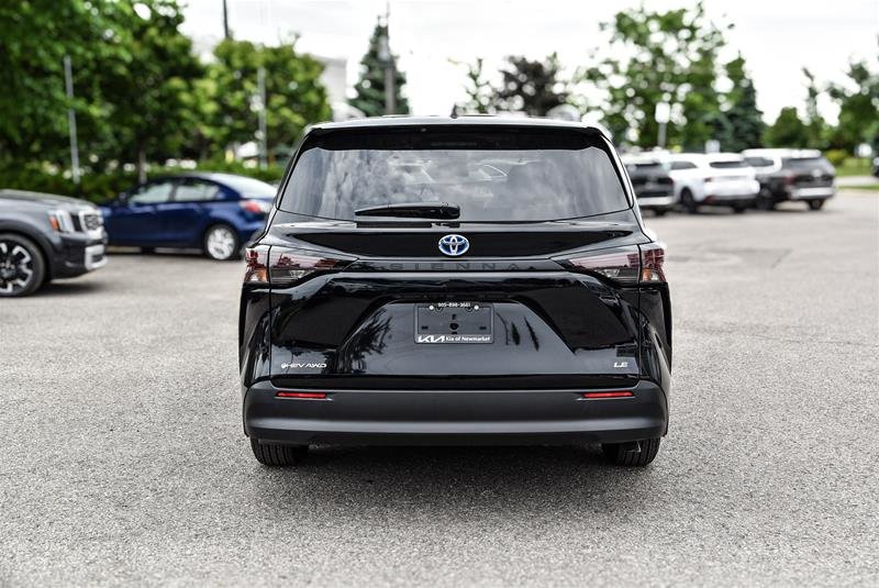 2025 Toyota Sienna Hybrid Sienna LE AWD 8-Pass Sienna LE AWD 8-Pass-Cross traffic|Brk assist|