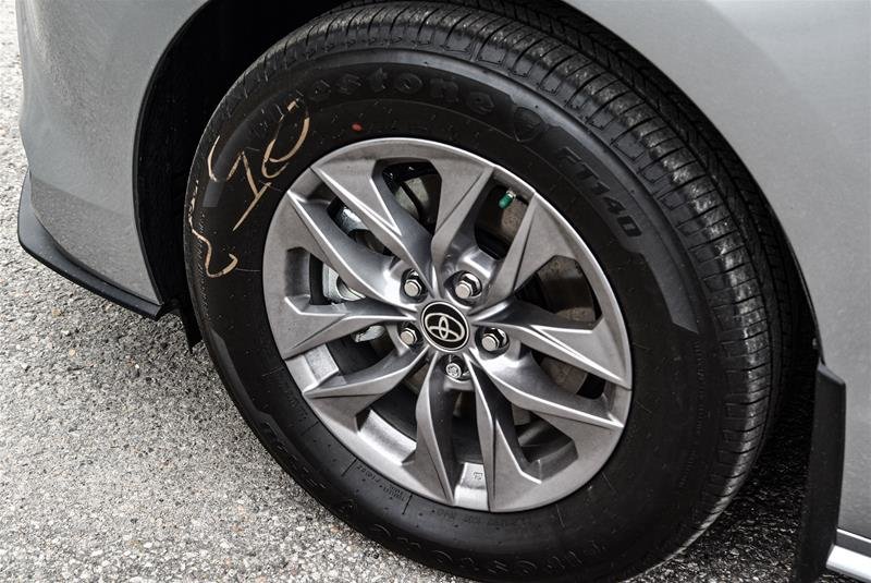2025 Toyota Sienna Hybrid Sienna XLE 8-Pass