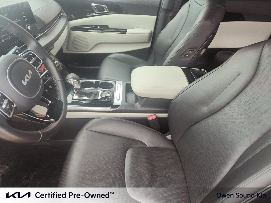 2024 Kia CARNIVAL EX One Owner