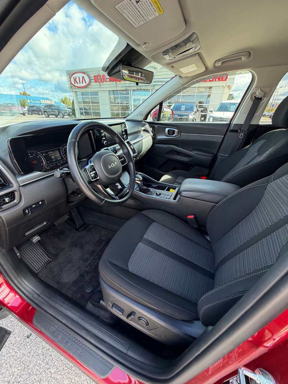 2023 Kia Sorento LX Premium