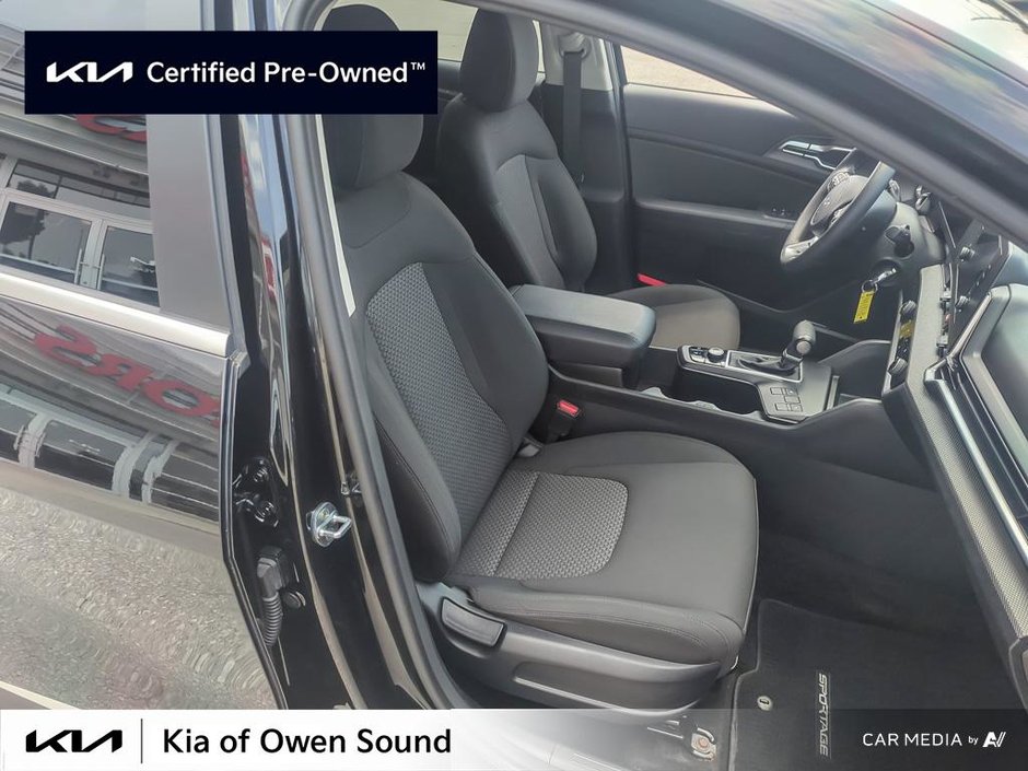 2023 Kia Sportage LX FWD Local One Owner FWD
