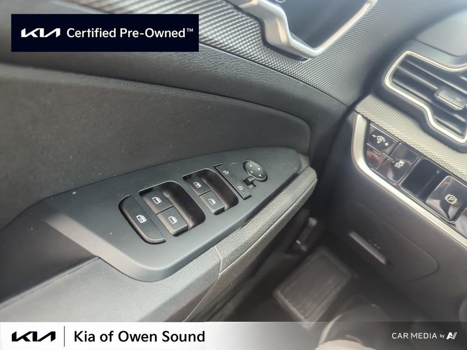 2023 Kia Sportage LX FWD Local One Owner FWD