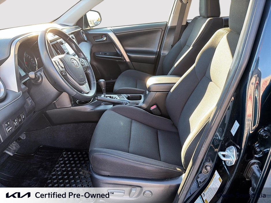 2018 Toyota RAV4 HYBRID LE+