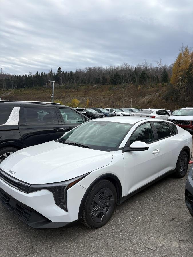 2025 Kia K4 LX**GARANTIE 10 ANS OU 200 000KM**BANCS CHAUFFANTS**CAMÉRA DE RECUL** in Montréal, Quebec