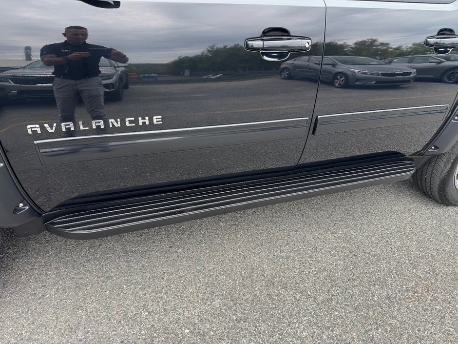 Chevrolet Avalanche LT Z71 4X4 PNEUS D'HIVER DEMARREUR PAS ACCIDENTE 2011 INSPECTE+HITCH+COUVRE CAISSE RIGIDE+PROTECTEUR DE CAISSE+CLIMATISATION BI-ZONES+BLUETOOTH+MAGS 20''
