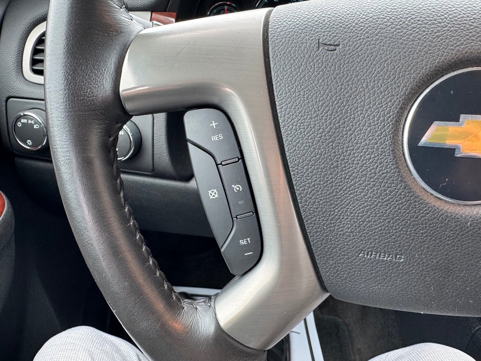 Chevrolet Avalanche LT Z71 4X4 PNEUS D'HIVER DEMARREUR PAS ACCIDENTE 2011 INSPECTE+HITCH+COUVRE CAISSE RIGIDE+PROTECTEUR DE CAISSE+CLIMATISATION BI-ZONES+BLUETOOTH+MAGS 20''