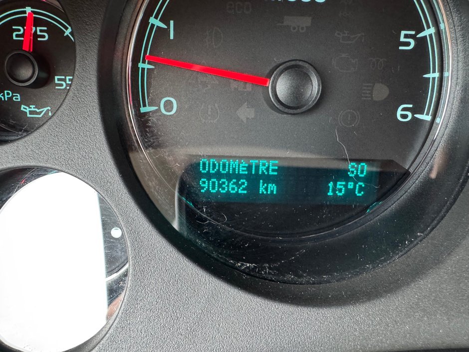 Chevrolet Avalanche LT Z71 4X4 PNEUS D'HIVER DEMARREUR PAS ACCIDENTE 2011 INSPECTE+HITCH+COUVRE CAISSE RIGIDE+PROTECTEUR DE CAISSE+CLIMATISATION BI-ZONES+BLUETOOTH+MAGS 20''